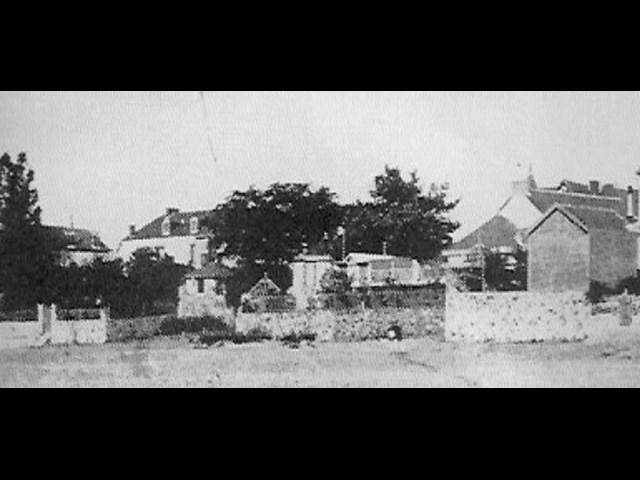 La propriété, vue de la plage, aux environs de 1890